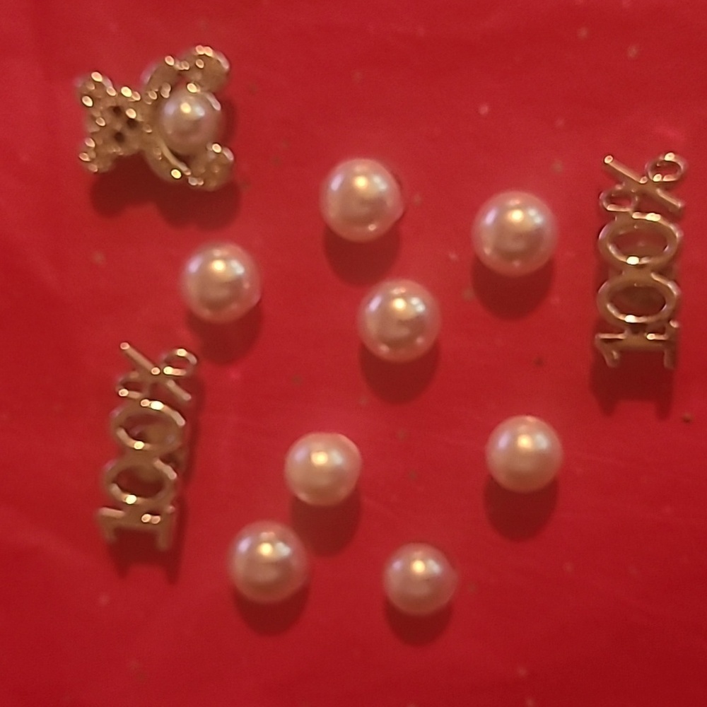 Jibbitz silver and pearls abd rhinestones 11 qty